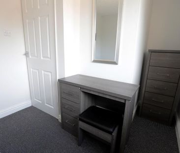 3 bedroom semi-detached house to rent - Photo 5