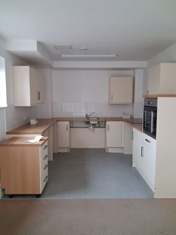 1 Bed Flat, Gainsborough Court, BS7 - Photo 2