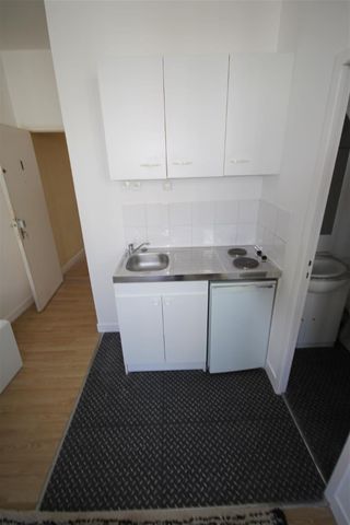 À LOUER – Studio avec MISE A DISPOSITION DU MOBILIER de 19 m², Rue Nationale – LILLE-VAUBAN réf 5910 - Photo 2