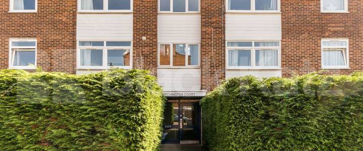 one bedroom on the first floor of a small purpose built block - Photo 1
