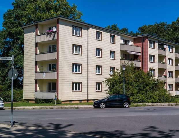 Modernisierte 3-Zimmer-Wohnung in Citynähe und mit einer Einbauküche ausgestattet - Foto 1