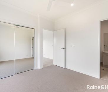 Modern Three-Bedroom Home in a Prime Location - Photo 4