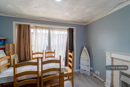 3 bedroom terraced house to rent - Photo 3