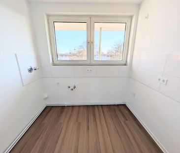 **Frisch renoviert: +neuer Laminat +weiße Wände +neues Tageslichtba... - Photo 4