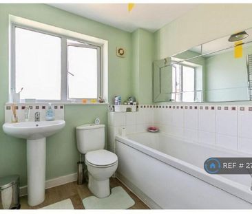 4 bedroom semi-detached house to rent - Photo 6