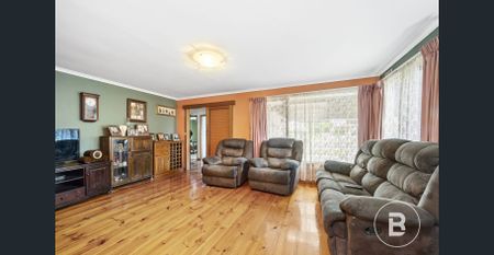 WELL KEPT FOUR BEDROOM HOME IN GREAT LOCATION - Photo 3