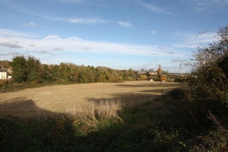 2 Bedroom Flat to Rent in Lovell Court, Irthlingborough, Northants, NN9 - Photo 4