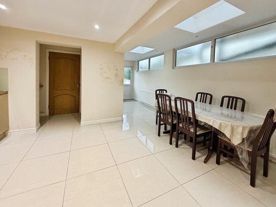 4 bedroom terraced house to rent - Photo 1
