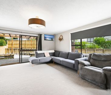 Welcome to this fantastic three-bedroom plus a sleepout, single-bat... - Photo 1