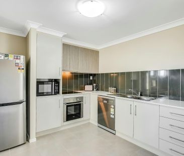 Modern 2-Bedroom Unit in a Prime Location - Photo 4