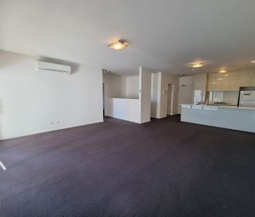 Spacious 2 Bedroom Apartment in Westall Area.... - Photo 6
