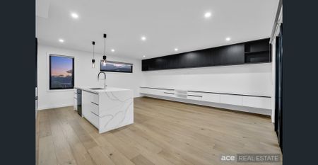 Nestled in quiet location with City Views! - Photo 5