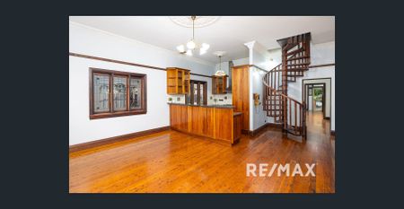 Stunning Central Home - Photo 2