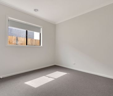 Warmth, Comfort & Space in This Inviting Home - Photo 3