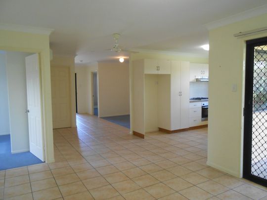 LOVELY FAMILY HOME IN ANNANDALE - GREAT LOCATION! - Photo 1