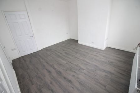 3 Bedroom Terraced House - Photo 4