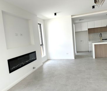 Impressive Brand-new Architectural family home. (Open House: Saturd... - Photo 4