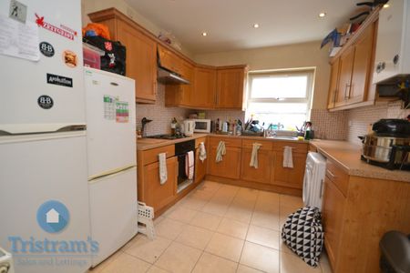 5 bed Mid Terraced House for Rent - Photo 4