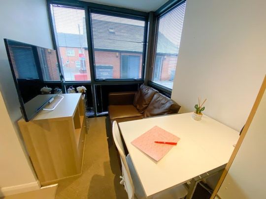 Studio to rent - Photo 1