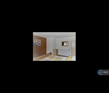 3 bedroom end of terrace house to rent - Photo 2