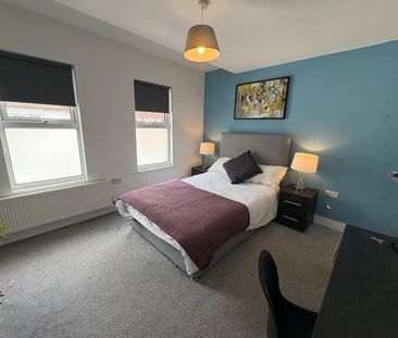 Room in a Shared House, Norfolk Road, RG30 - Photo 2