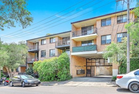 Sophisticated and Stylish One Bedroom Apartment - Photo 5