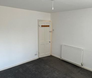 4 bedroom semi-detached house to rent - Photo 4