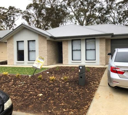 Modern 3 Bedroom Property in Mount Barker - Photo 4