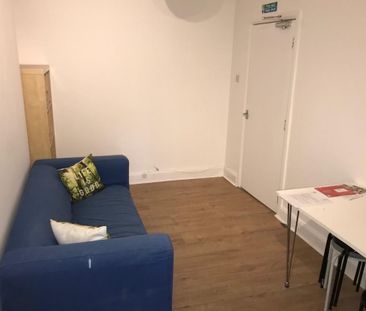 Room in a Shared House, Bollo Bridge Road, W3 - Photo 1