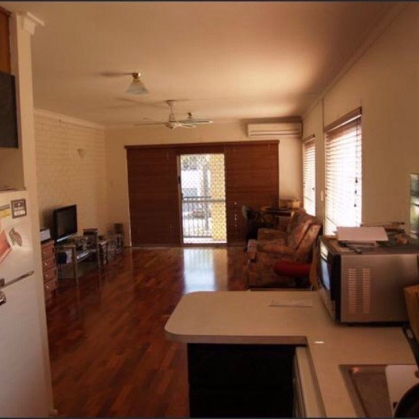 Surfers Paradise - Photo 1