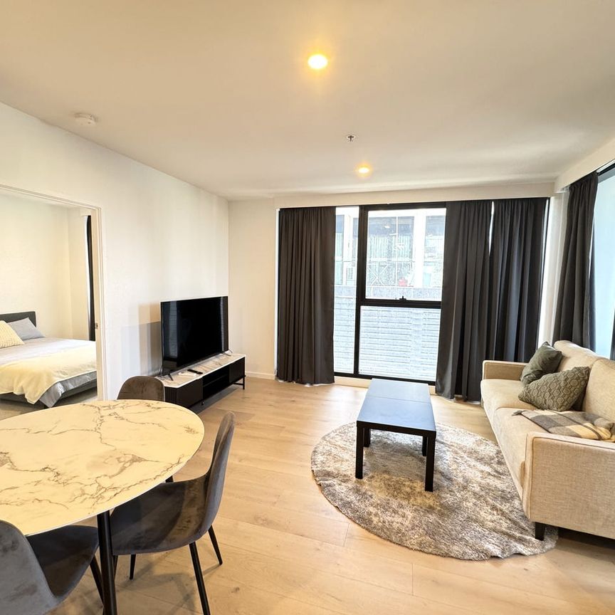 Modern 2 Bedroom, 2 Bathroom Apartment – Furnished - Photo 1