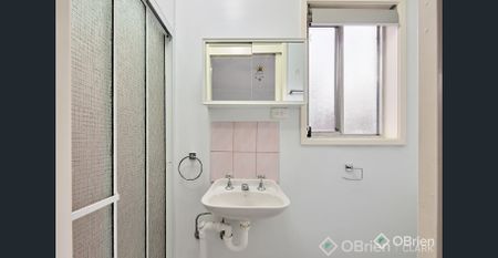 Ideal Family Home! - Photo 3