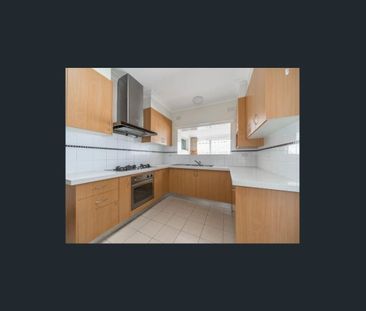 Double Brick Corner Property Prime Location within Balwyn High Zone! - Photo 2