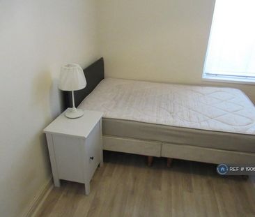 6 bedroom terraced house to rent - Photo 4