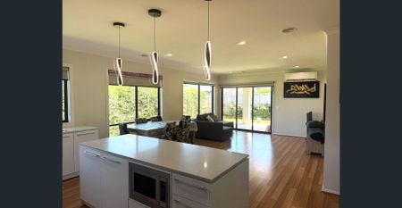 Spacious Four-Bedroom Family Home in Clyde!! - Photo 5