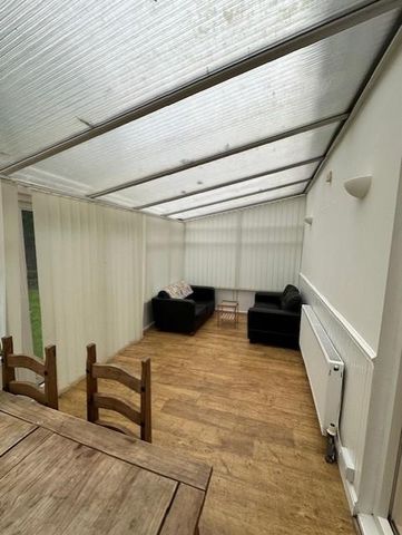 4 bedroom semi-detached house to rent - Photo 5