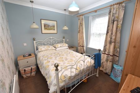 Hylands, 27 Barnpark Road, Teignmouth, TQ14 - Photo 3