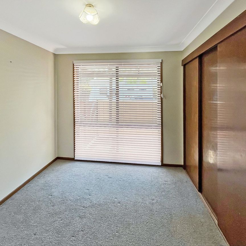 TRADIES DELIGHT! IMMACULATELY PRESENTED HOME - Photo 1