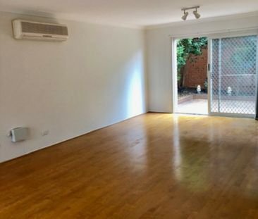Beautifully Presented 3 Bedroom Townhouse!! - Photo 6