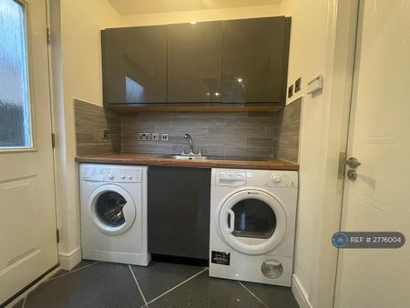 5 bedroom detached house to rent - Photo 4