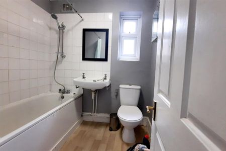 High Street, LONDON - Photo 5