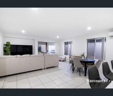 4 BEDROOM, 2 BATHROOM HOME - Photo 1