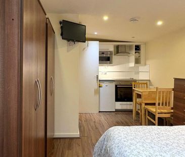 Studio to rent - Photo 3