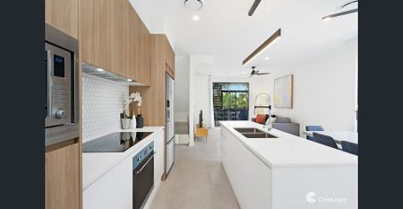 Spacious 3-Bedroom + Study/Office Townhouse in St Lucia | For Rent - Photo 3