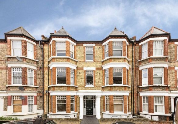 3 bedroom flat to rent - Photo 1