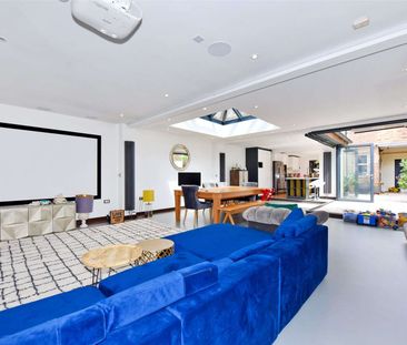 A fully-furnished and stylish home in a much sought after town cent... - Photo 3