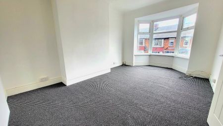 3 bedroom flat to rent - Photo 2