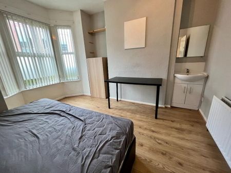 46 St Ives Gardens, Stranmillis, Belfast, BT9 5DN - Photo 2