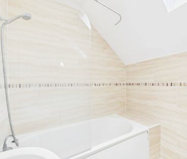 2 bedroom House in Florence Avenue, Maidenhead - Photo 2