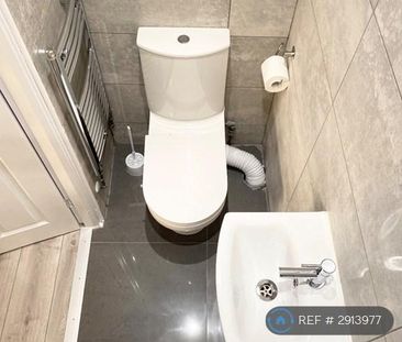 1 bedroom in a house share to rent - Photo 6